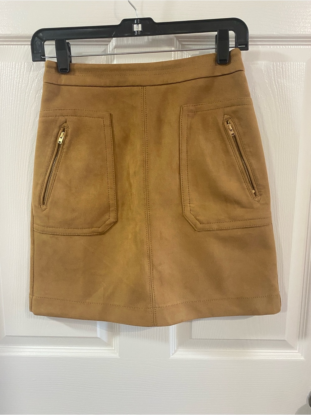 NWOT LOFT WMNS 00P Camel Suede Mini Skirt Fully Lined w/ Gold Zip Pockets - Picture 2 of 8